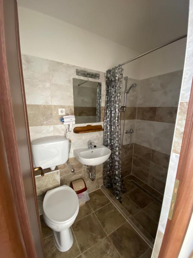 Gradics Panzio Hotel Siculeni Exterior photo