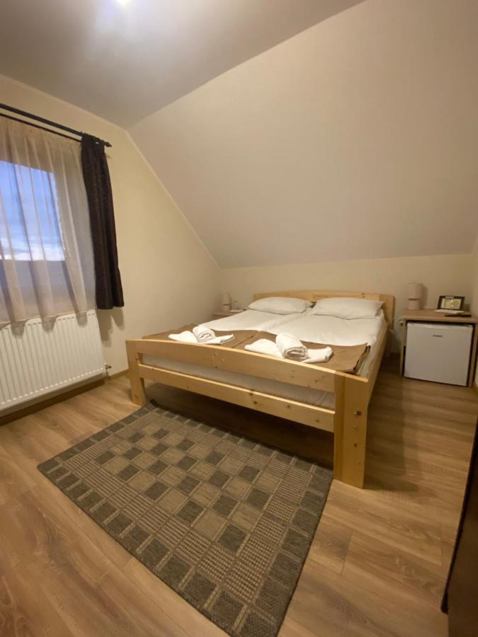 Gradics Panzio Hotel Siculeni Exterior photo