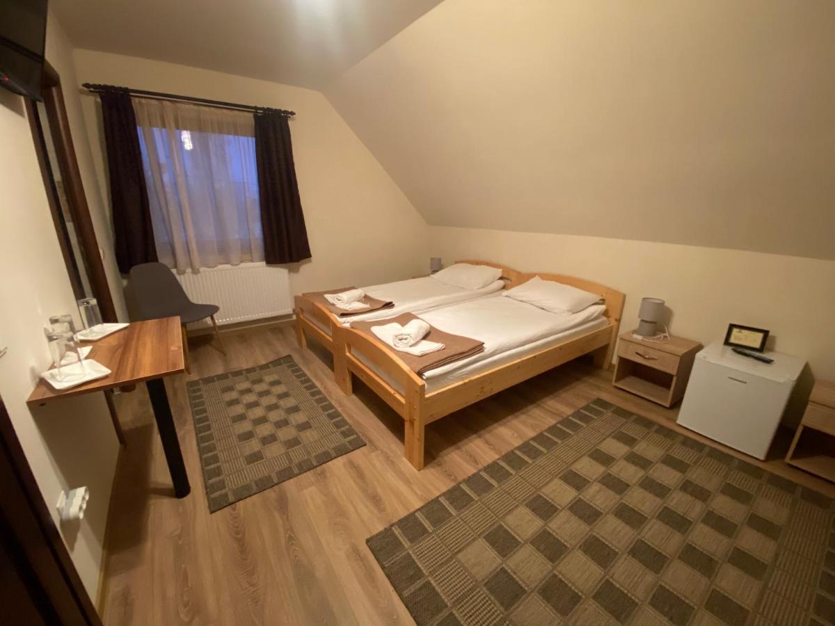 Gradics Panzio Hotel Siculeni Exterior photo