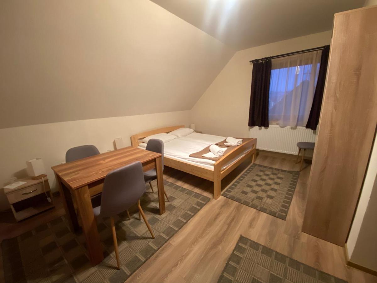 Gradics Panzio Hotel Siculeni Exterior photo